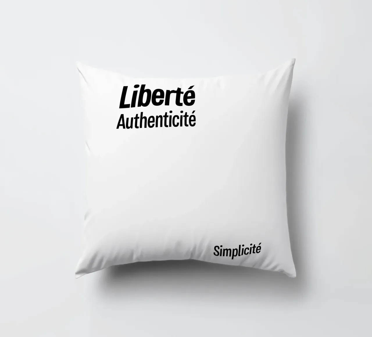Liberte Authenticite Simplicite kussen van YV TYPOGRAPHY