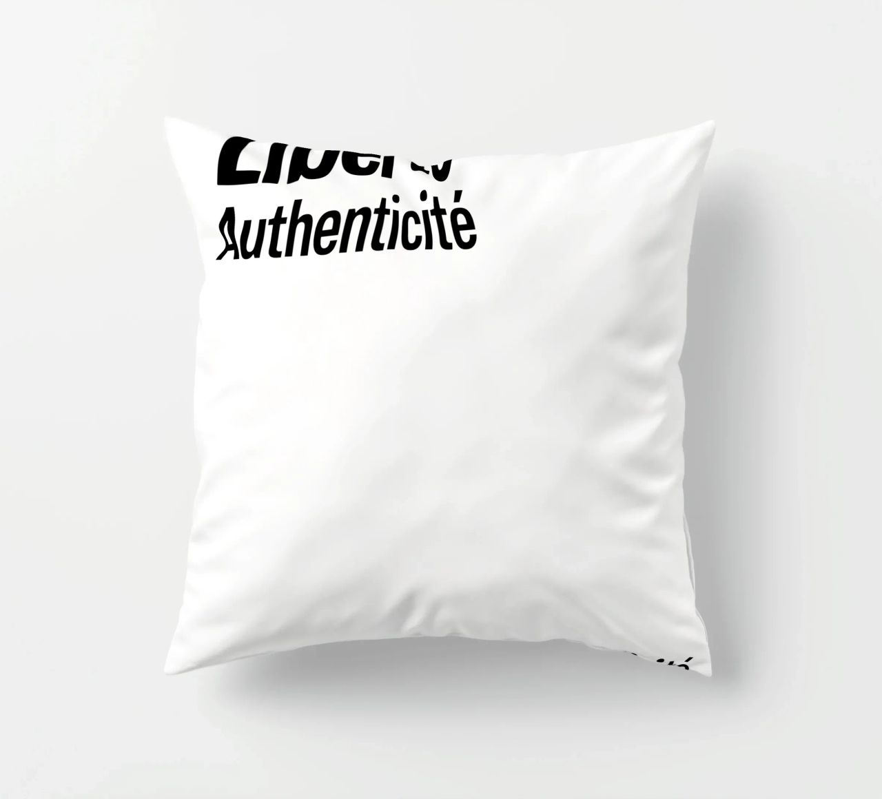 Liberte Authenticite Simplicite cuscino da YV TYPOGRAPHY