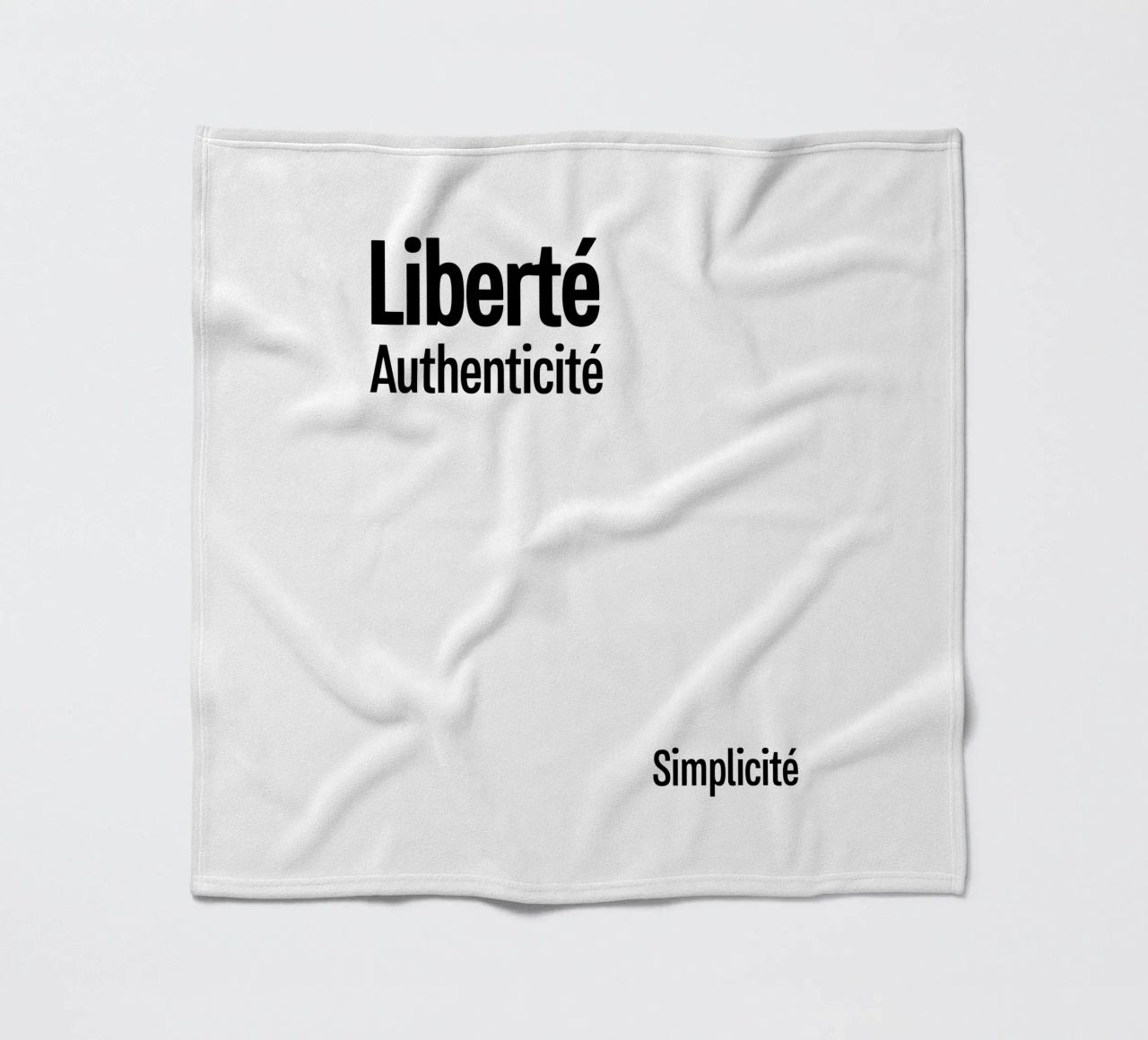 Liberte Authenticite Simplicite coperta in pile da YV TYPOGRAPHY