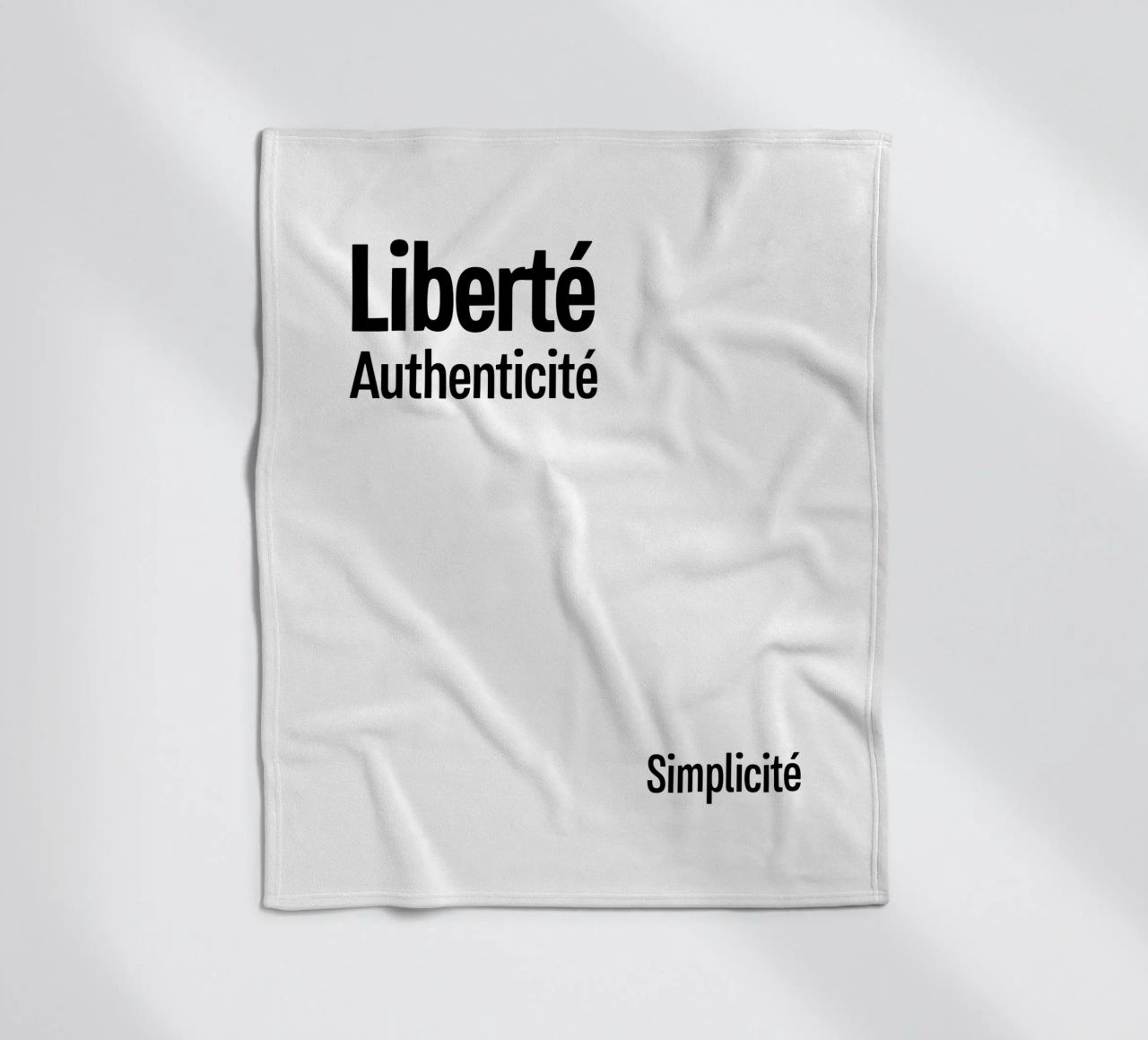 Liberte Authenticite Simplicite coperta in pile da YV TYPOGRAPHY