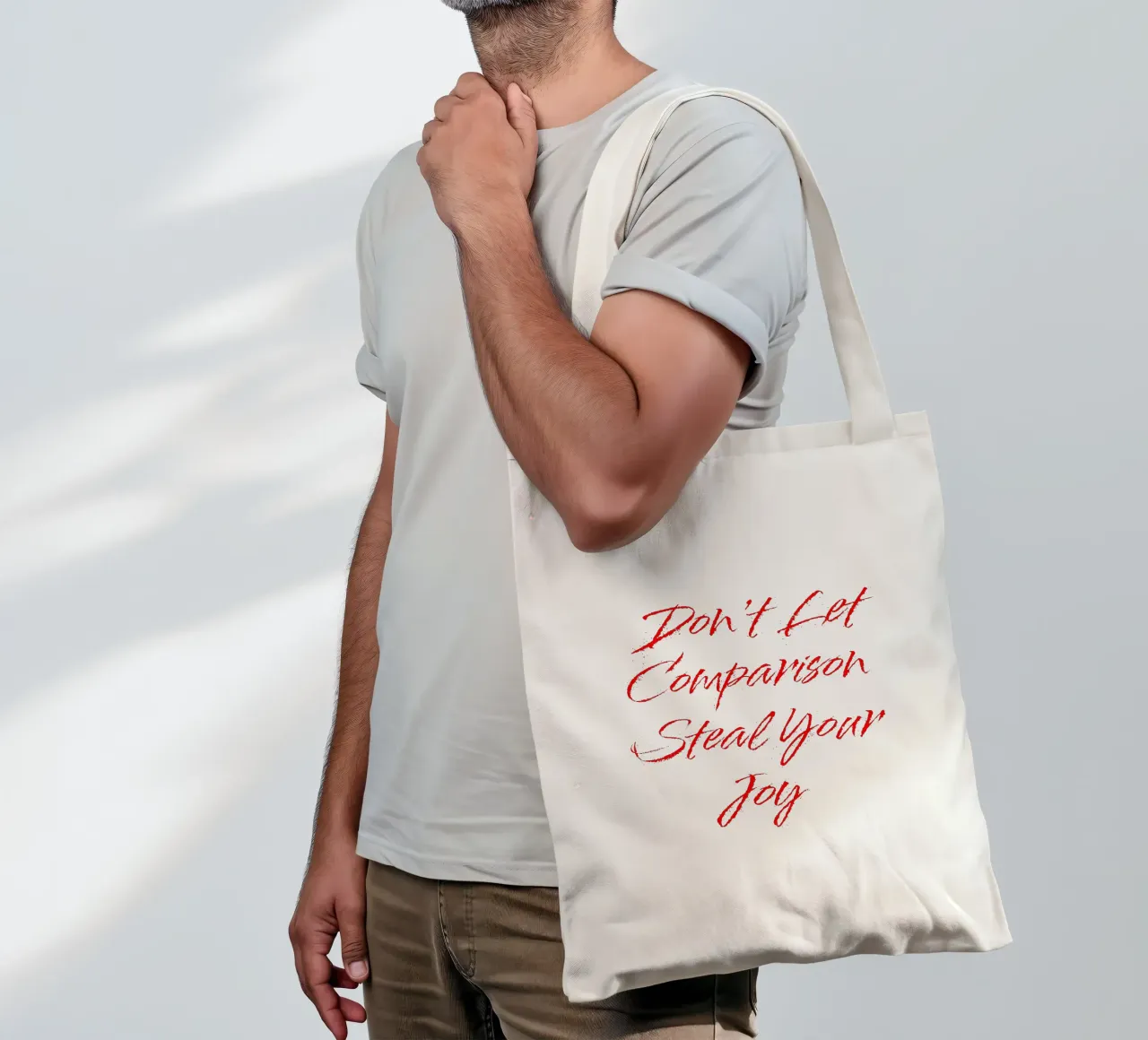 Don't Let Comparison Steal Your Joy - Red Text tote bag de FABOArt