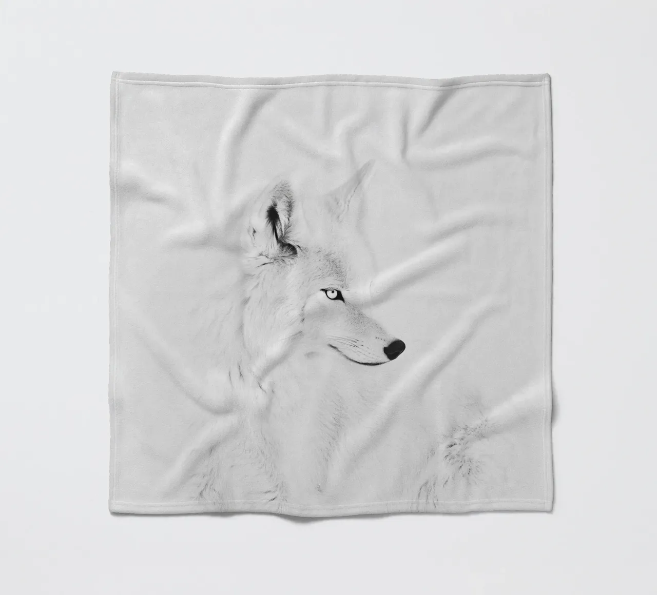 Eleganter weißer Polarfuchs Fleecedecke von Carinaprint
