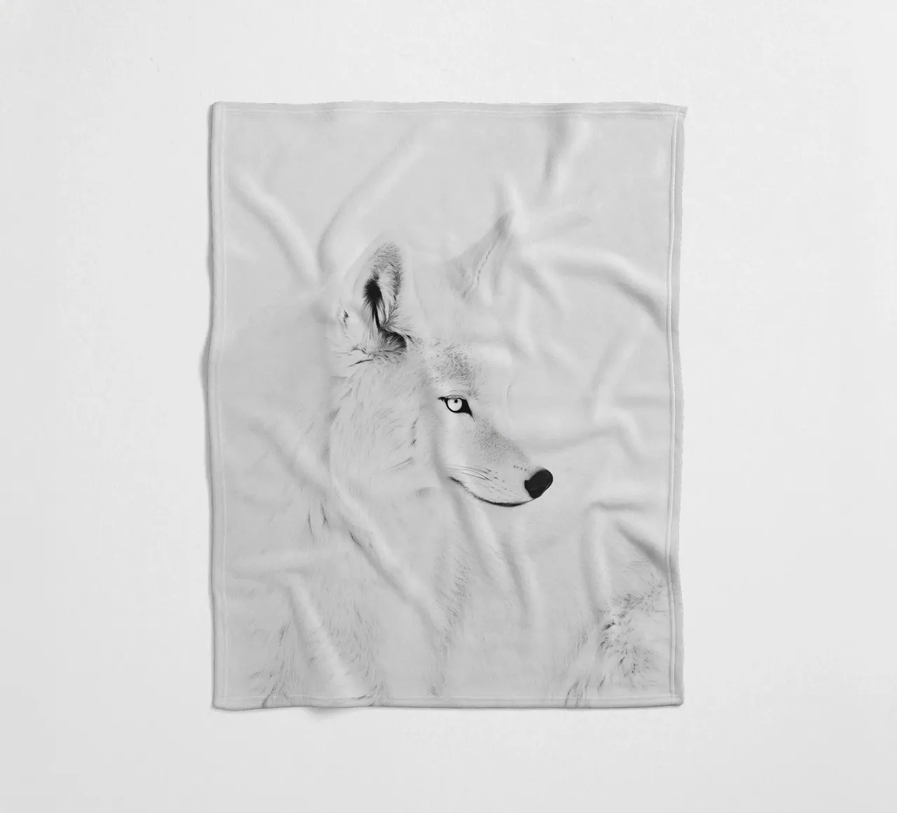 Eleganter weißer Polarfuchs Fleecedecke von Carinaprint