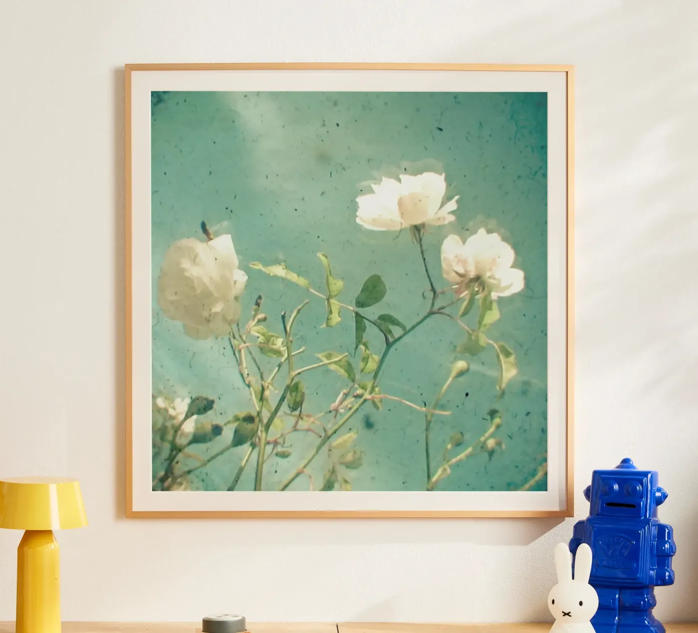 Rosa Bianca poster da Cassia Beck Photography