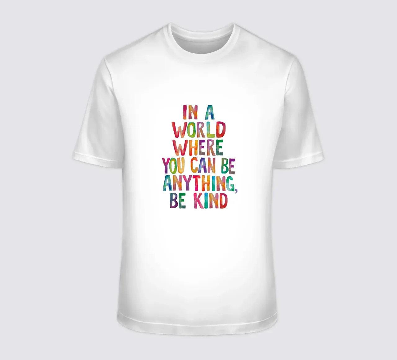 In un mondo in cui si può essere qualsiasi cosa, sii gentile Tipografia t-shirt da THE MOTIVATED TYPE