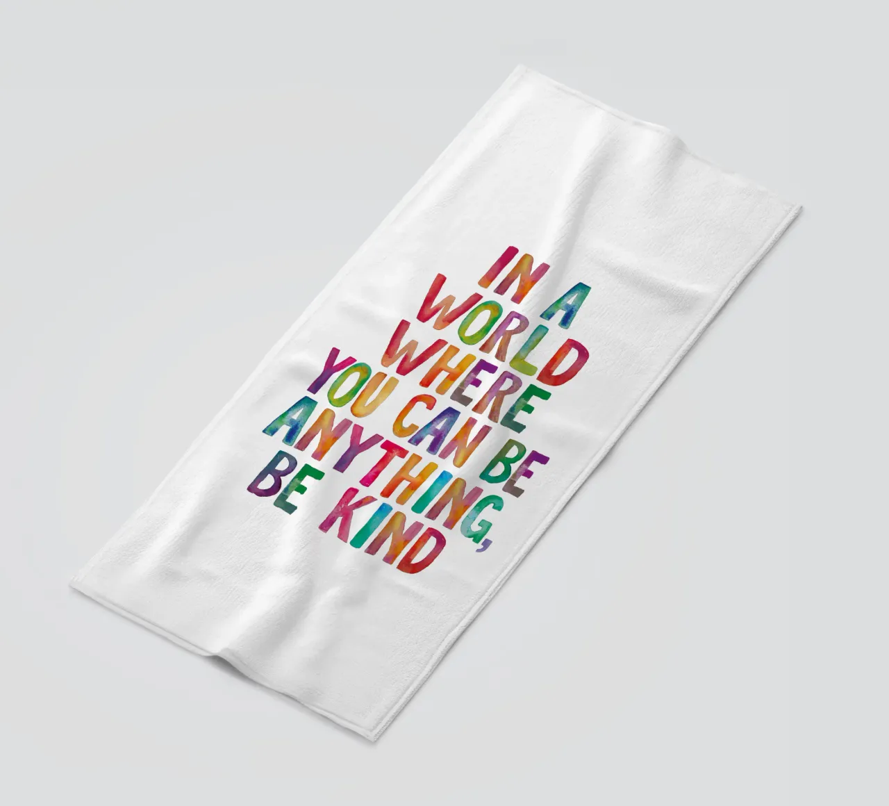 In un mondo in cui si può essere qualsiasi cosa, sii gentile Tipografia telo mare da THE MOTIVATED TYPE