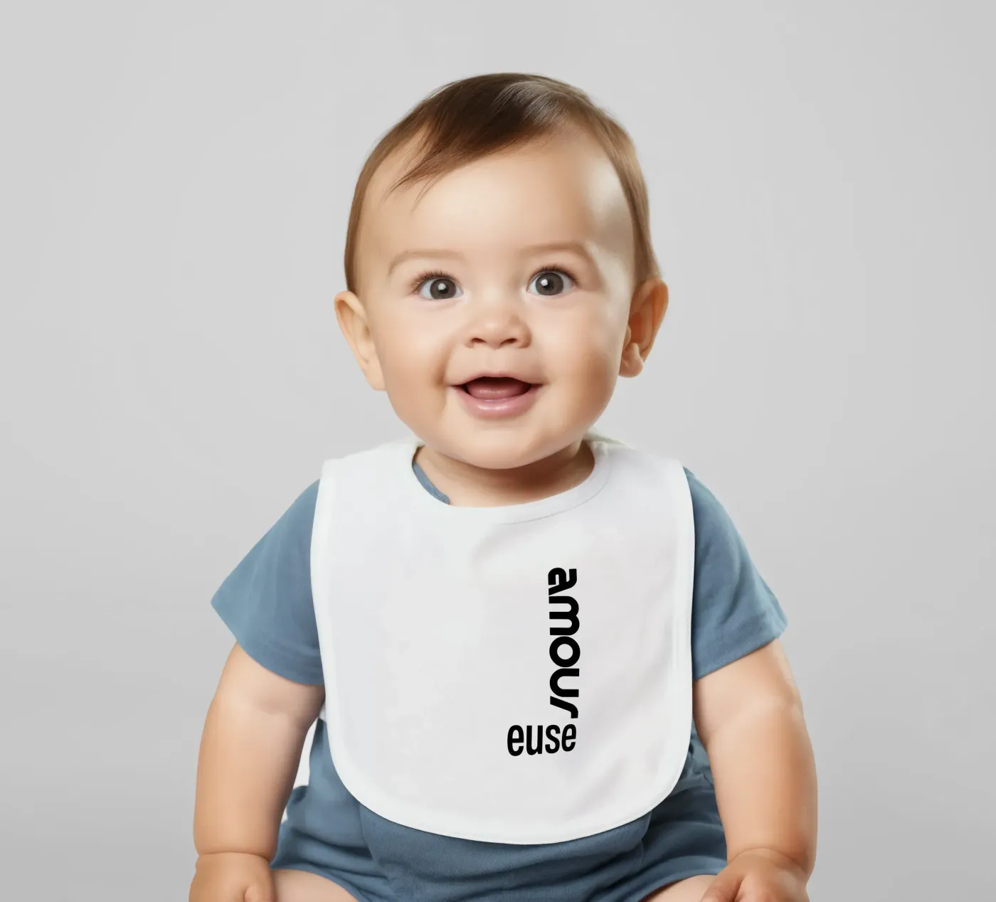 Amour Euse baby slabbetje van YV TYPOGRAPHY