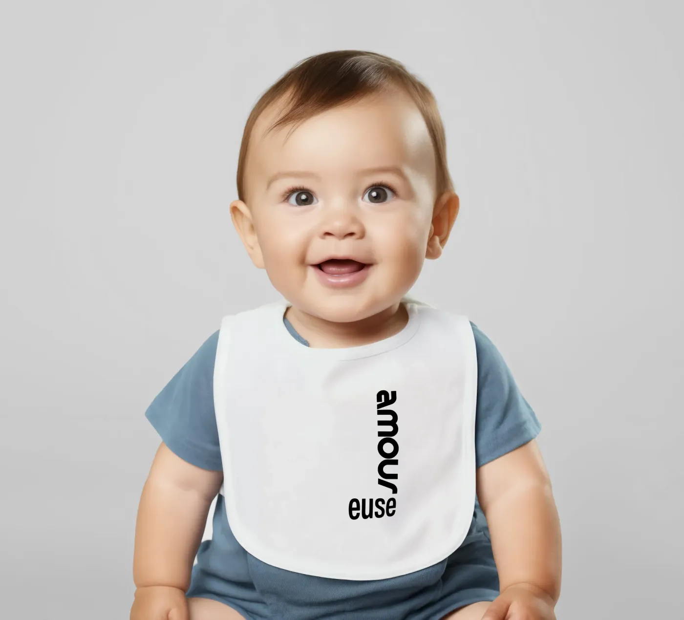 Amour Euse bavaglino da YV TYPOGRAPHY