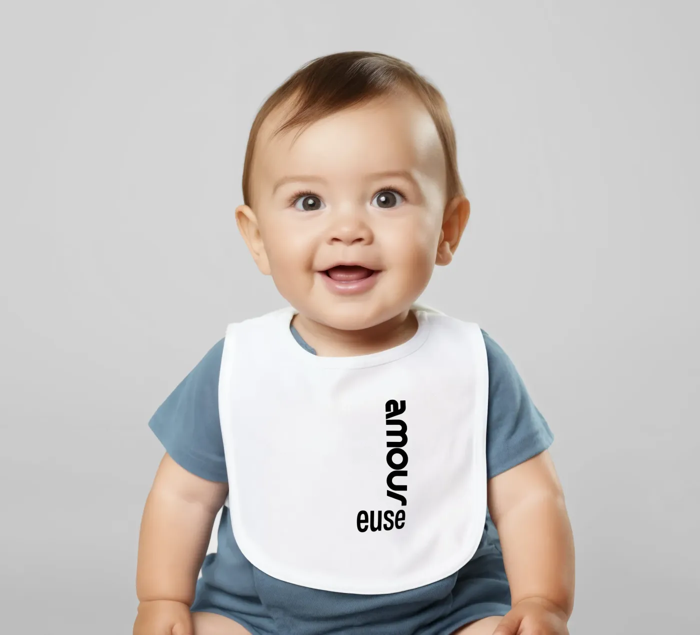 Amour Euse bavaglino da YV TYPOGRAPHY