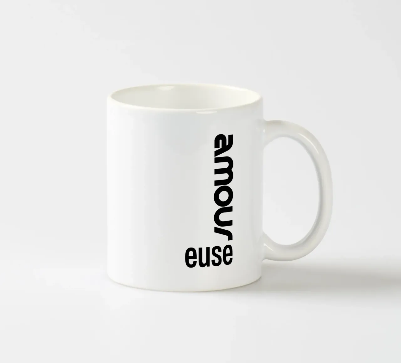 Amour Euse tazza in ceramica da YV TYPOGRAPHY