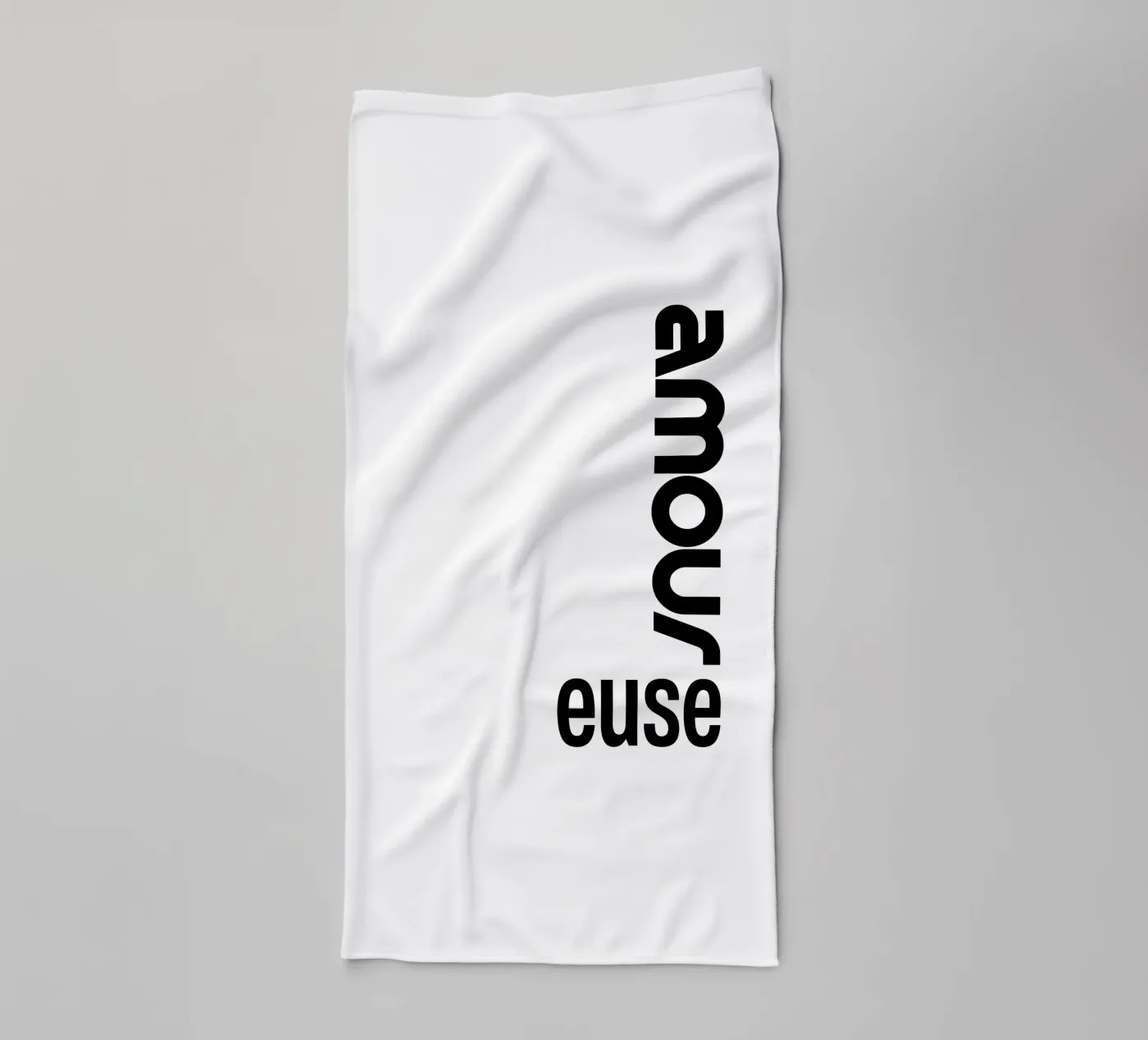 Amour Euse Handtuch von YV TYPOGRAPHY