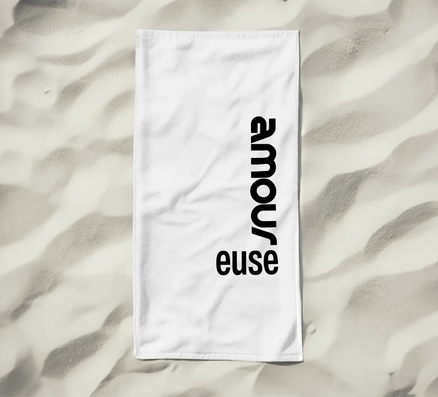 Amour Euse serviette de plage de YV TYPOGRAPHY