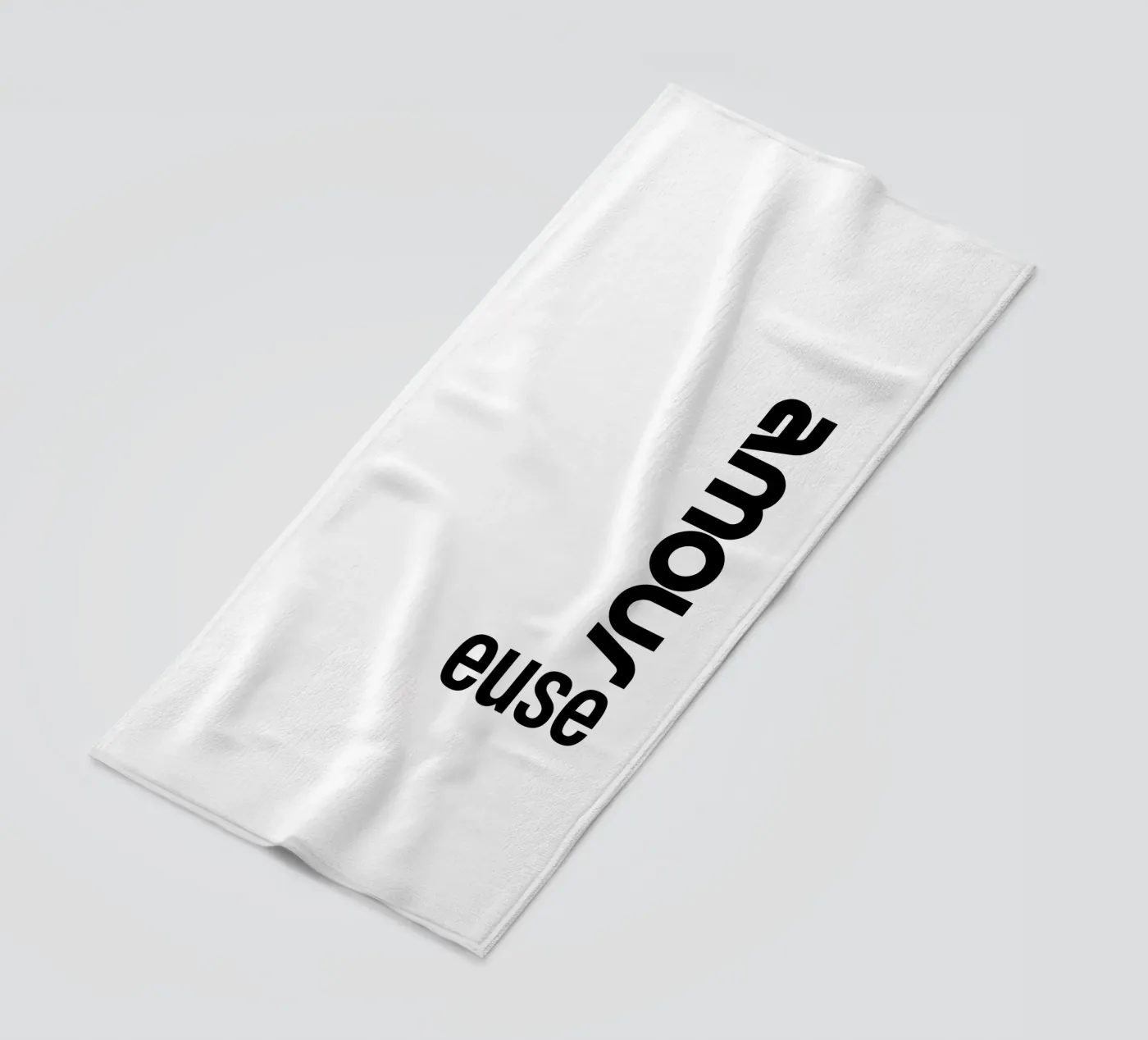 Amour Euse telo mare da YV TYPOGRAPHY