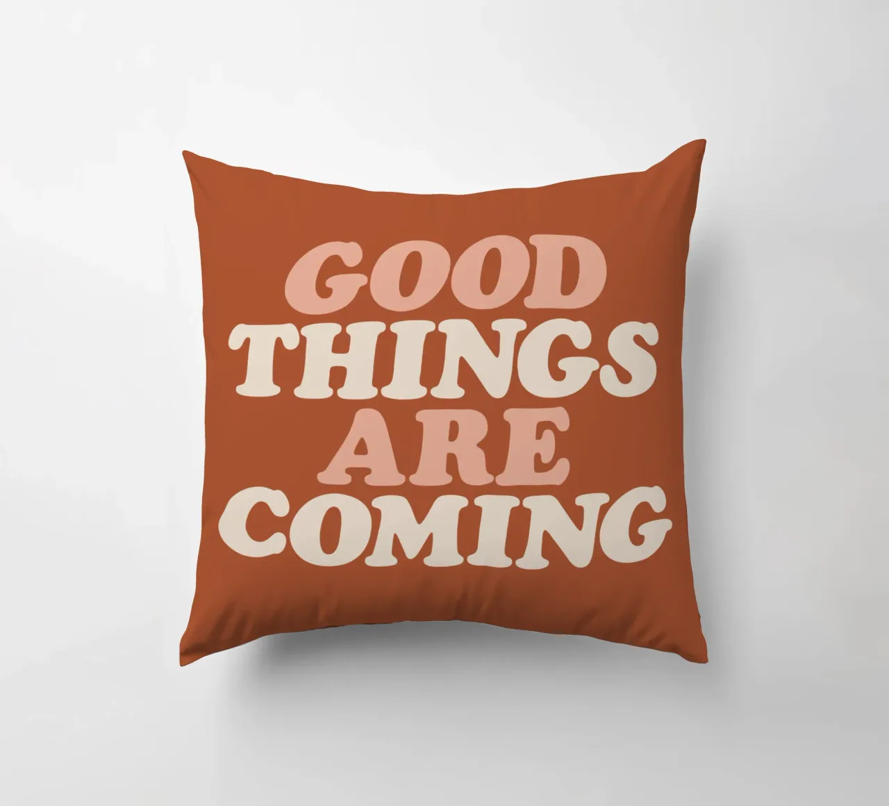 Le cose belle stanno arrivando Tipografia Design cuscino da THE MOTIVATED TYPE