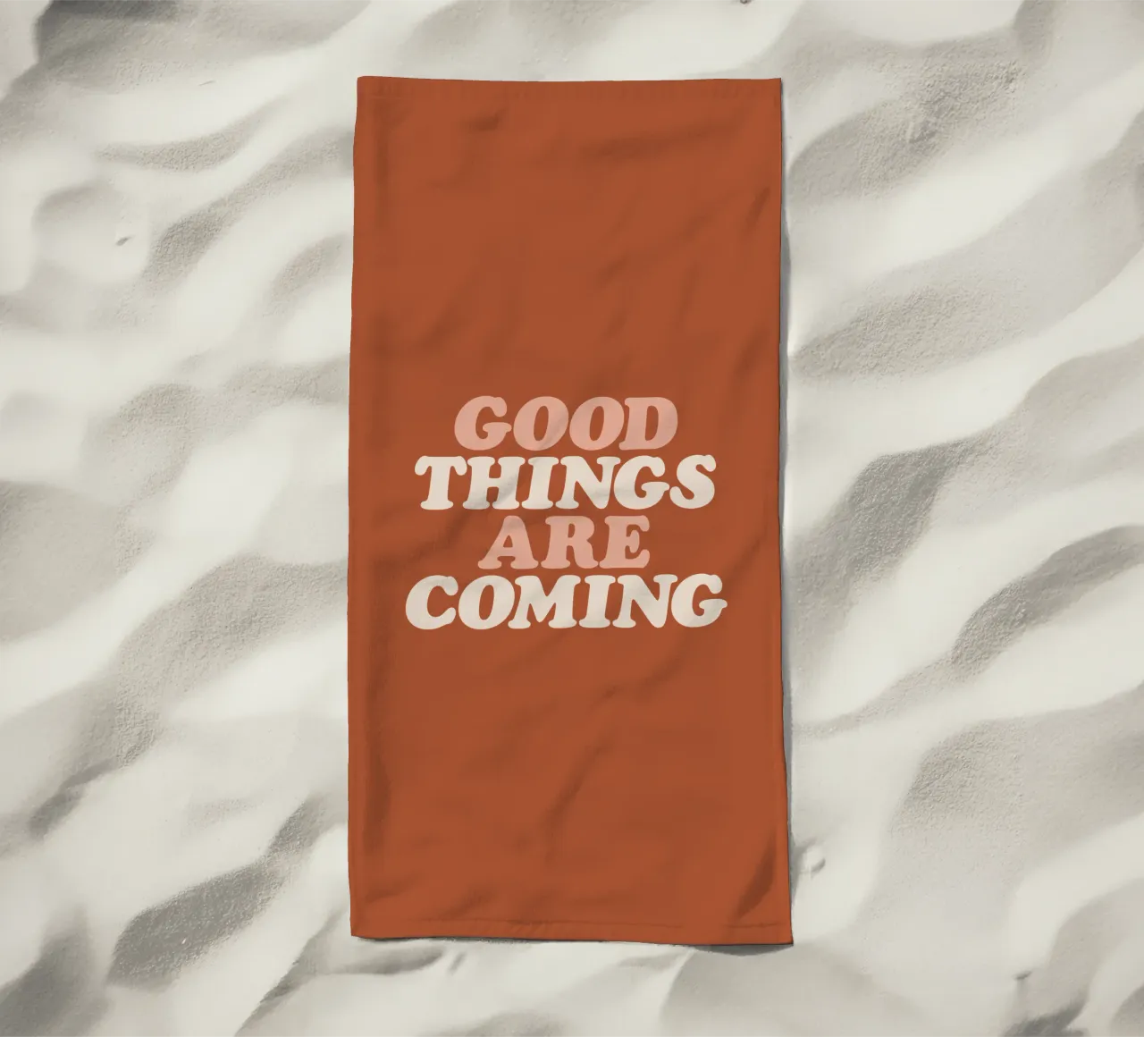 Le cose belle stanno arrivando Tipografia Design telo mare da THE MOTIVATED TYPE