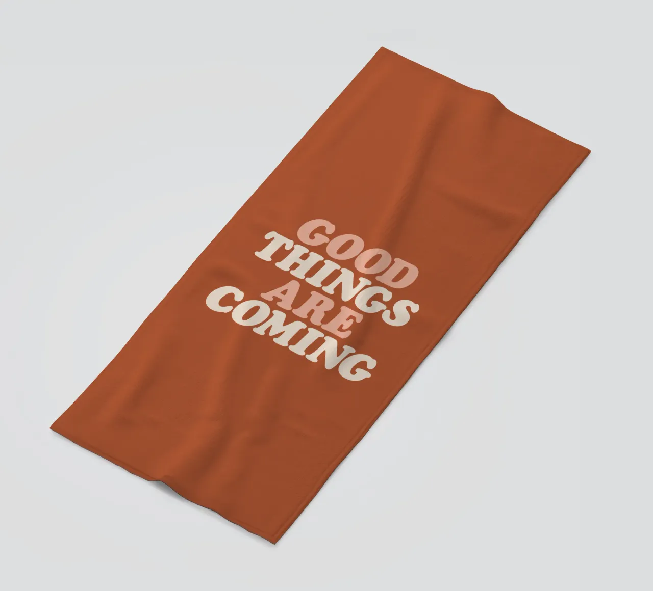 Le cose belle stanno arrivando Tipografia Design telo mare da THE MOTIVATED TYPE