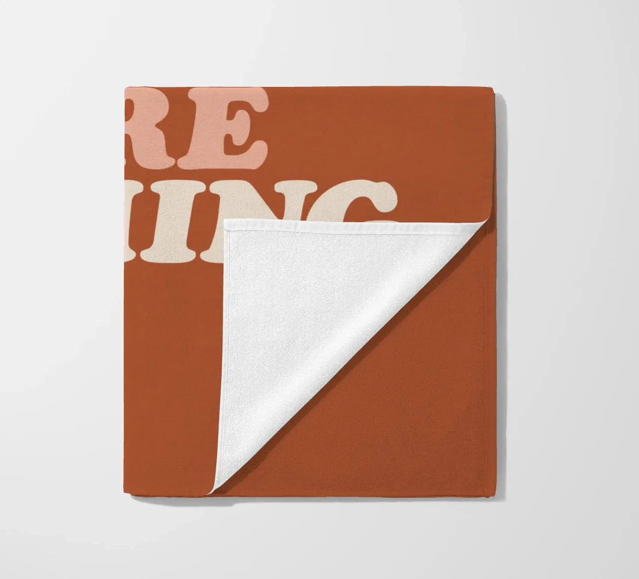 Le cose belle stanno arrivando Tipografia Design telo mare da THE MOTIVATED TYPE