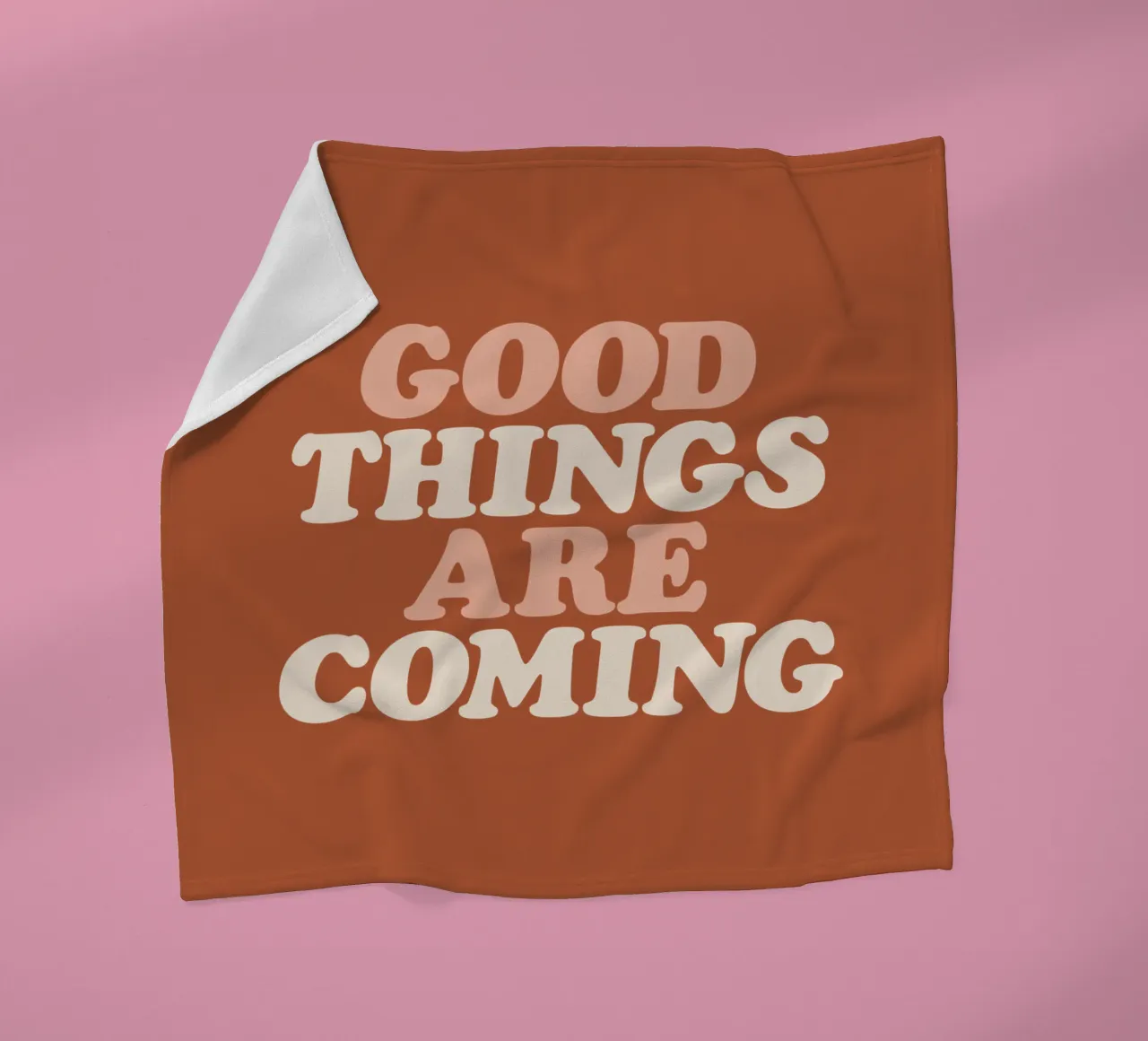 Le cose belle stanno arrivando Tipografia Design coperta in pile da THE MOTIVATED TYPE