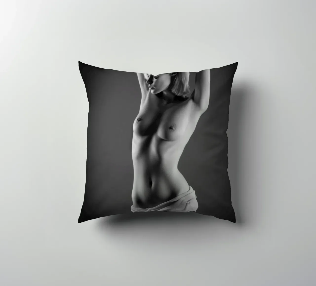 Iveta posed in cotton cuscino da Dave Hare Photography