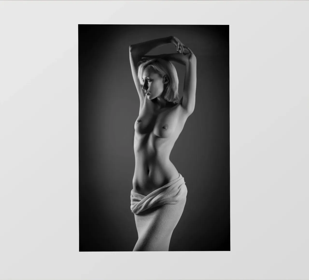 Iveta posed in cotton pellicola backlit da Dave Hare Photography