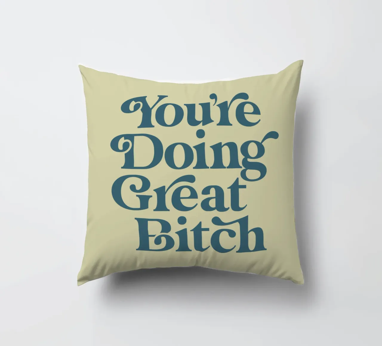 Design tipografico di You're Doing Great Bitch cuscino da THE MOTIVATED TYPE