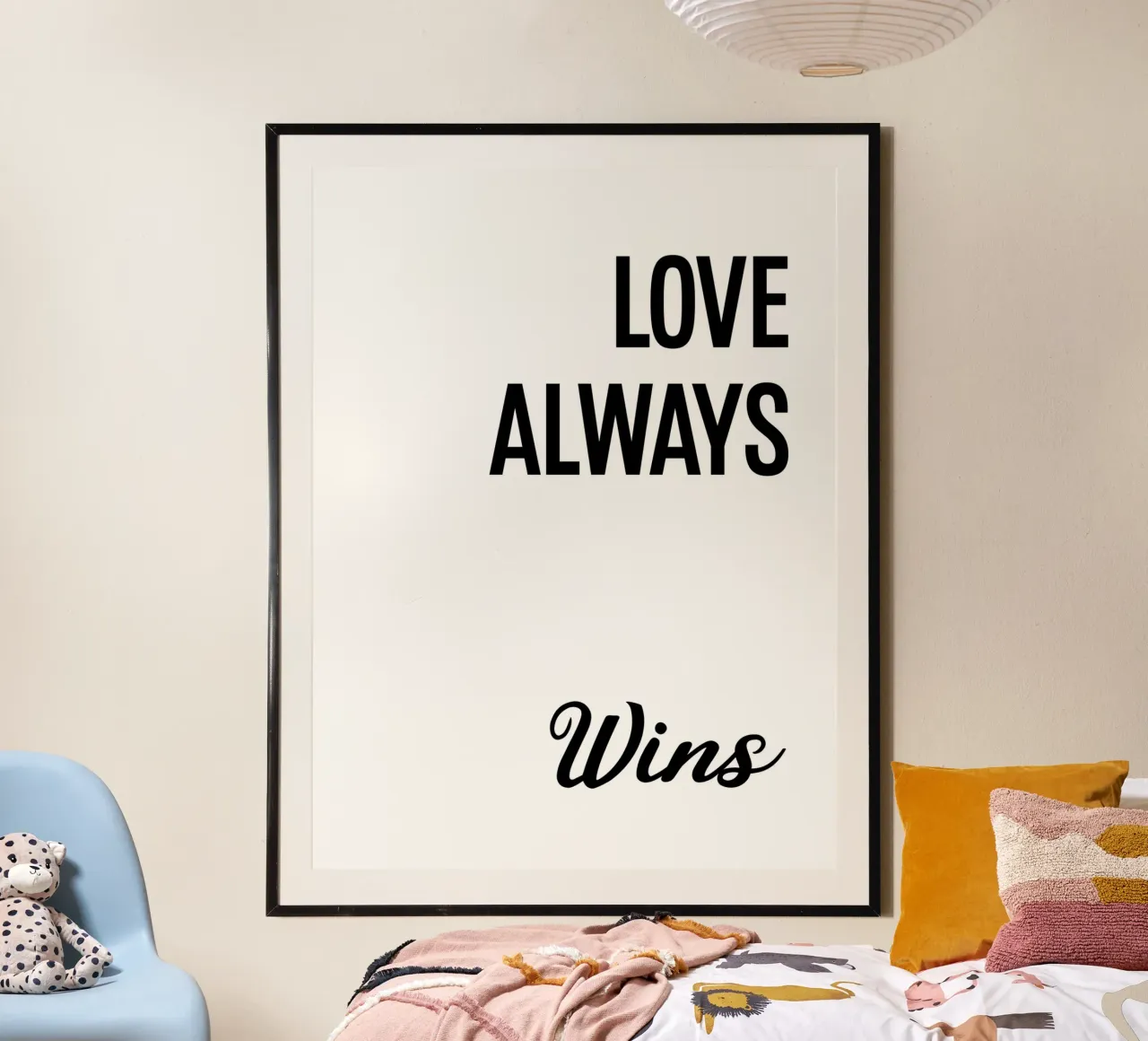 Tipografia L'amore vince sempre poster con telaio in alluminio da YV TYPOGRAPHY