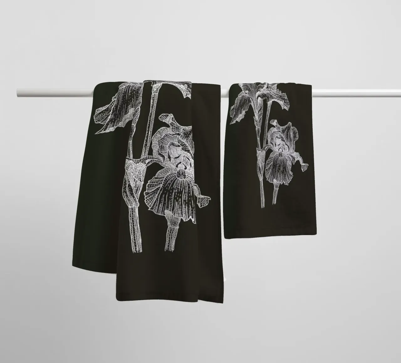 Orchids - White on Grey asciugamano da bagno da Pen & Ink