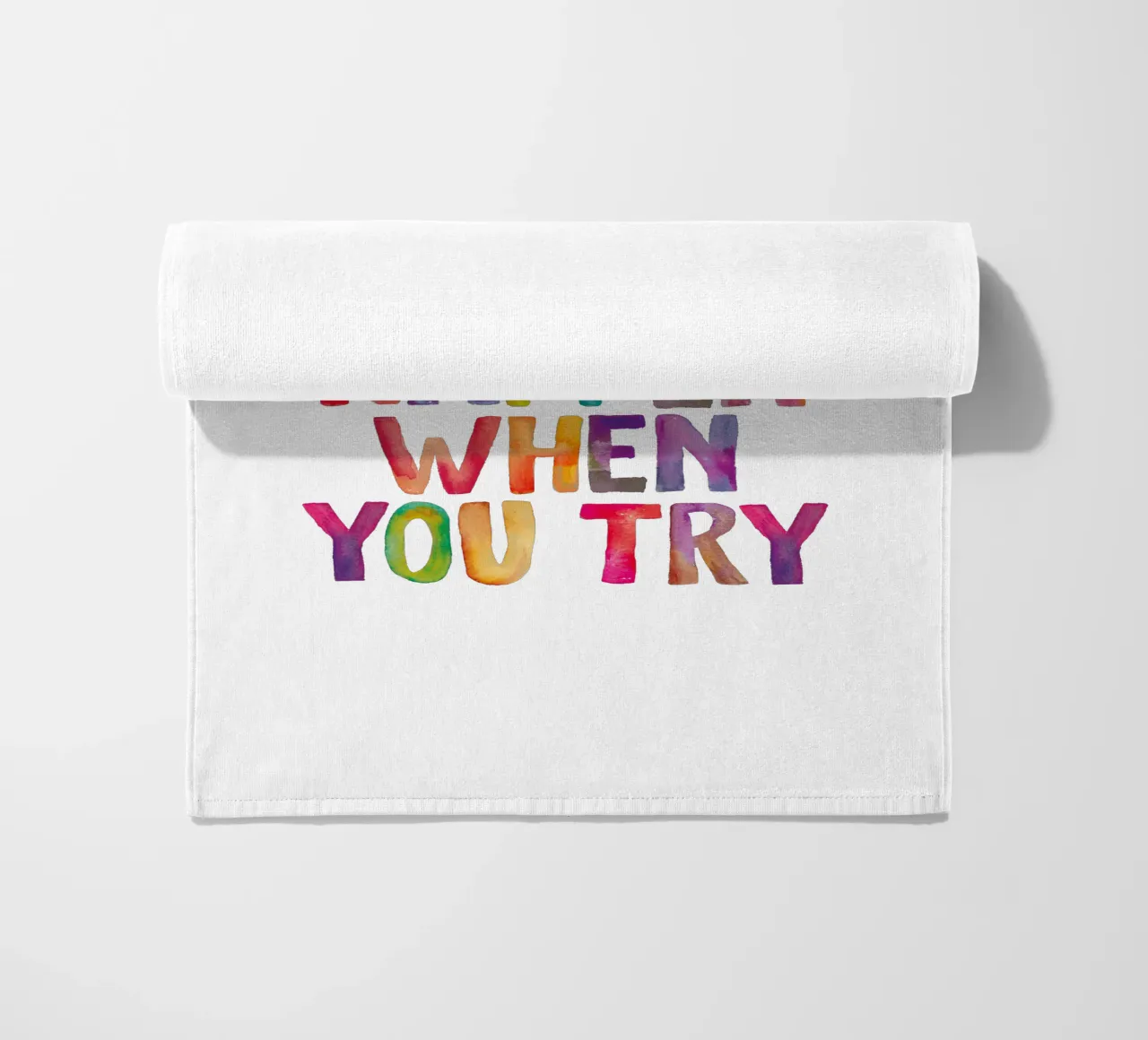 Succedono cose incredibili quando si prova il design tipografico arcobaleno telo mare da THE MOTIVATED TYPE