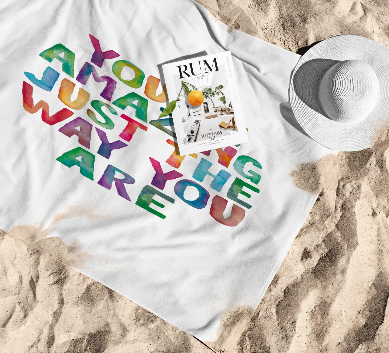 You're Amazing Just The Way You Are Arcobaleno tipografia design telo mare da THE MOTIVATED TYPE