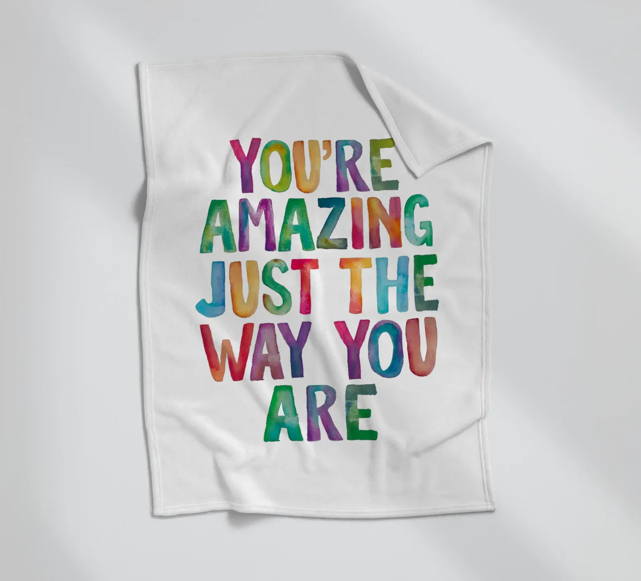 You're Amazing Just The Way You Are Arcobaleno tipografia design coperta in pile da THE MOTIVATED TYPE