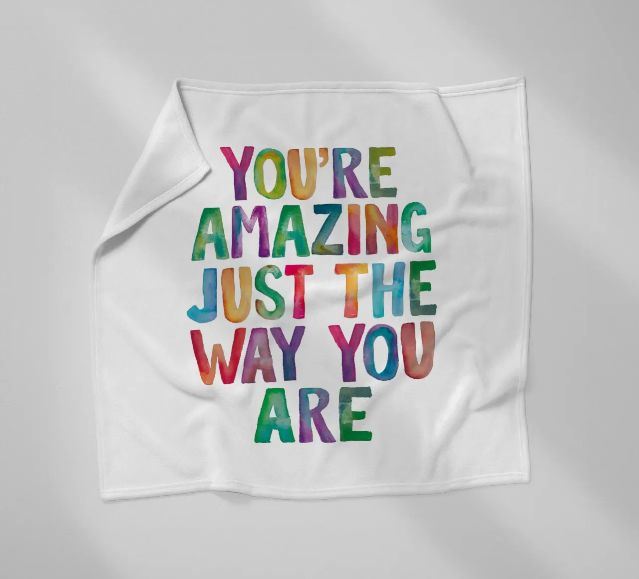 You're Amazing Just The Way You Are Arcobaleno tipografia design coperta in pile da THE MOTIVATED TYPE
