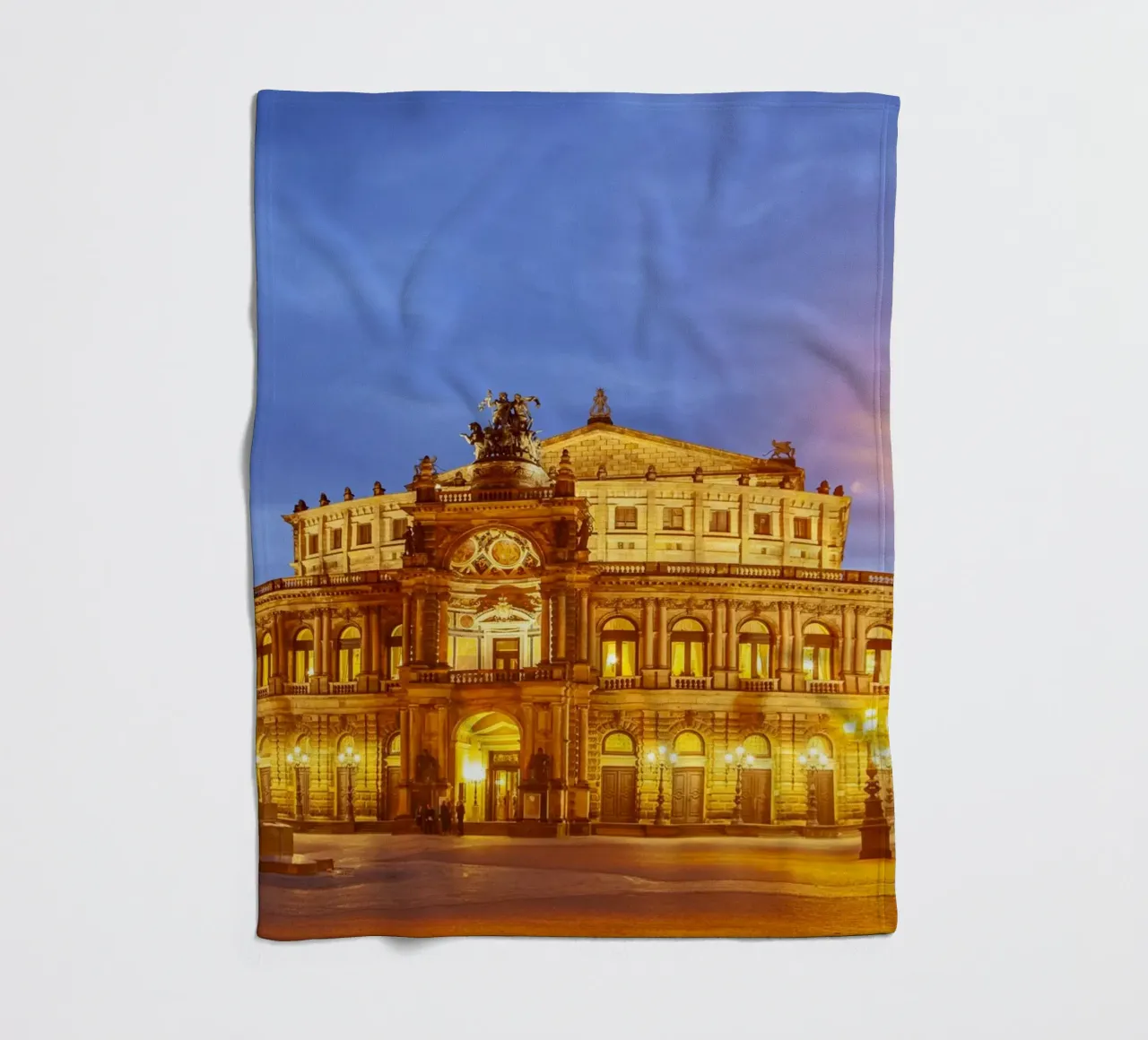 Semperoper bei Nacht, coperta in pile da Reisefotografie - Bilder aus aller Welt