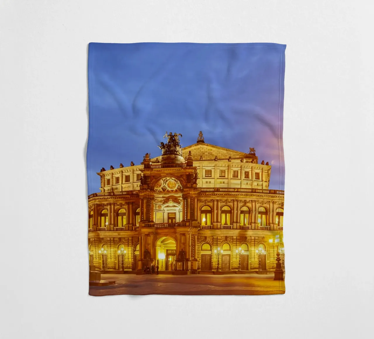 Semperoper bei Nacht, coperta in pile da Reisefotografie - Bilder aus aller Welt