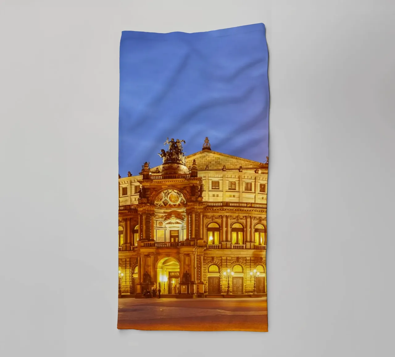 Semperoper bei Nacht, asciugamano da bagno da Reisefotografie - Bilder aus aller Welt