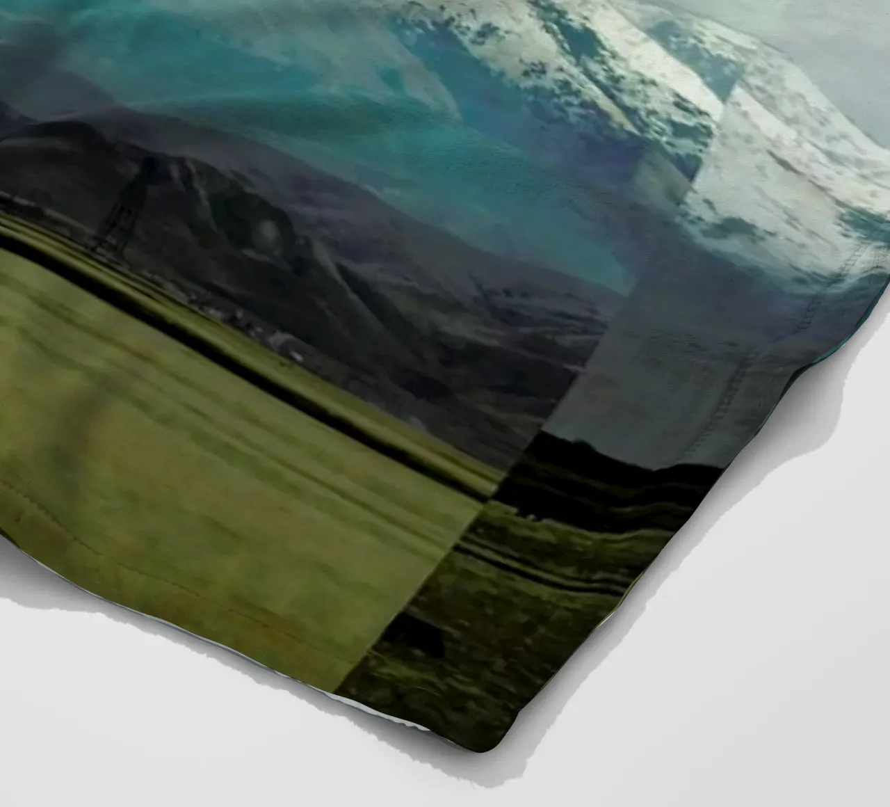 A broken frame coperta in pile da Nicolas Messaritis