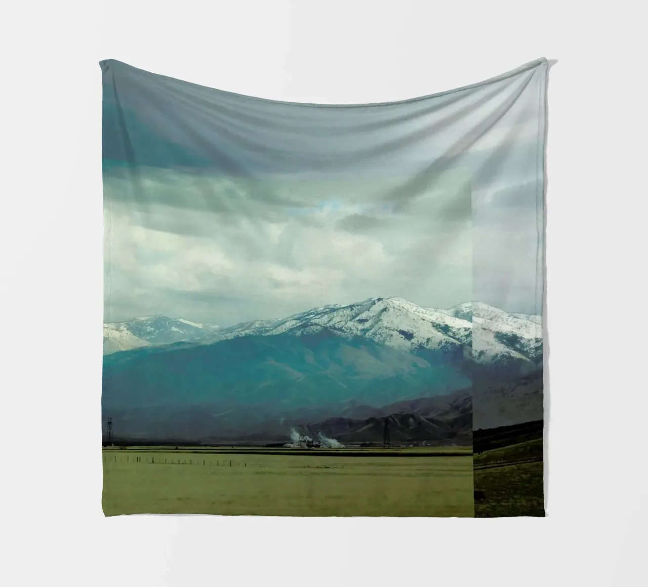 A broken frame coperta in pile da Nicolas Messaritis