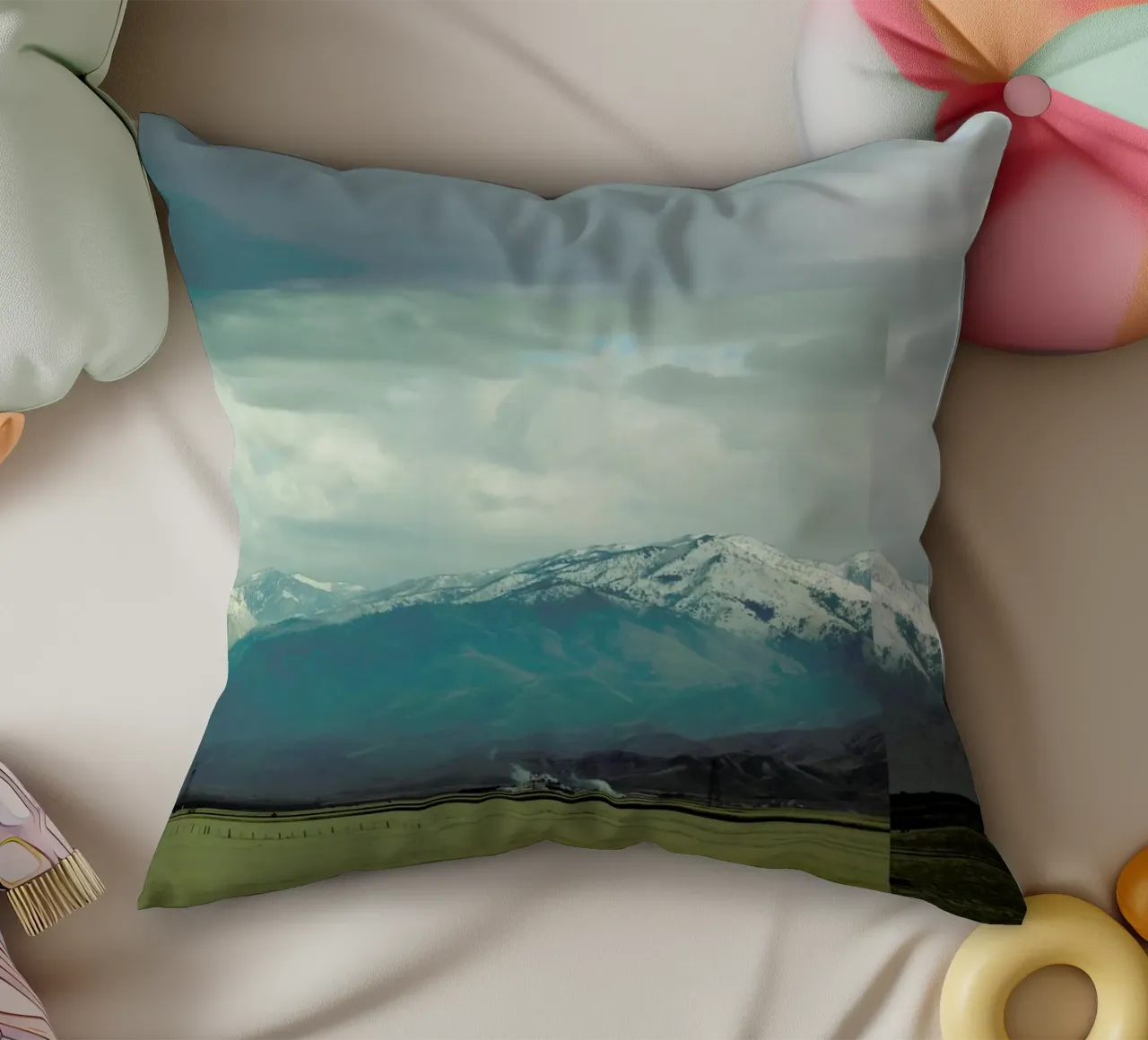 A broken frame cuscino da Nicolas Messaritis