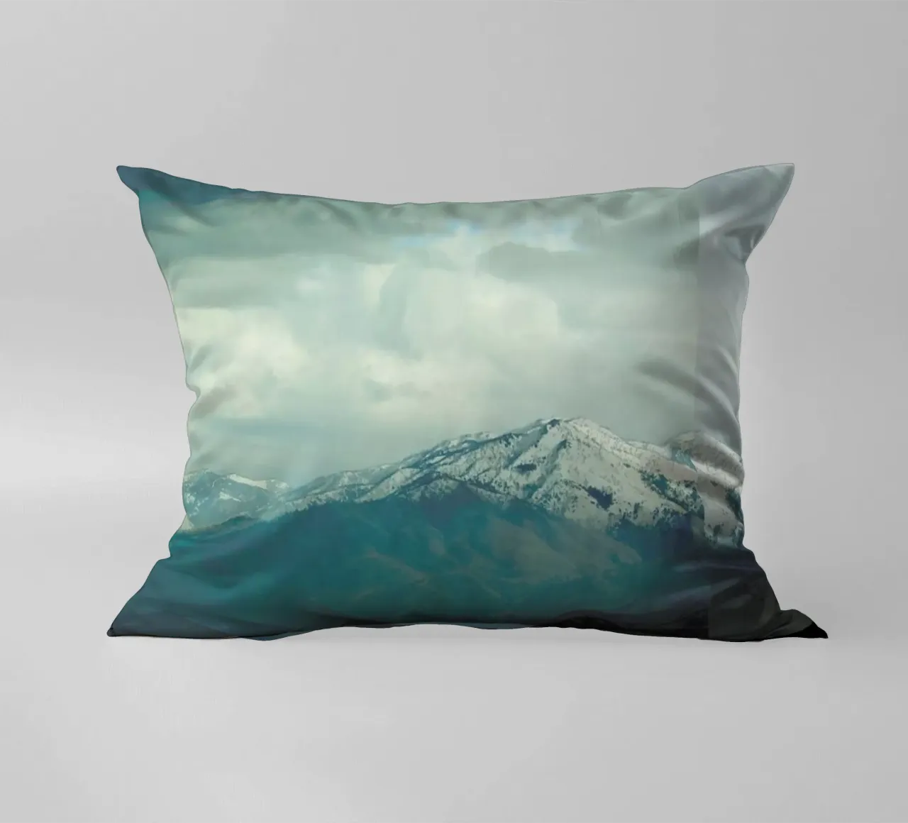 A broken frame cuscino da Nicolas Messaritis