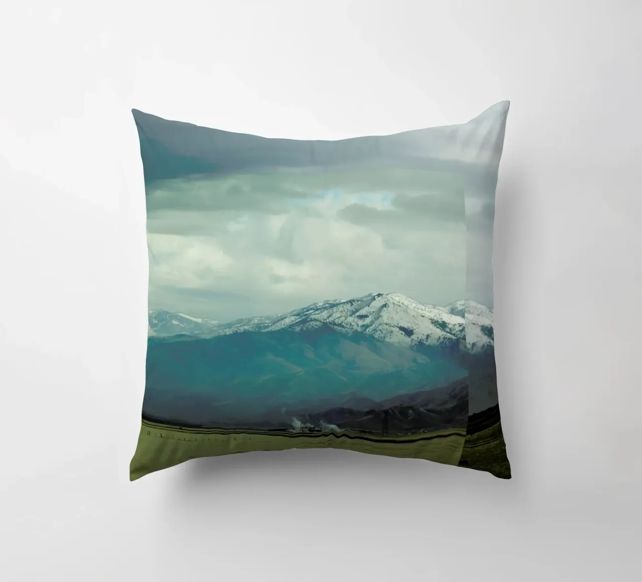 A broken frame cuscino da Nicolas Messaritis