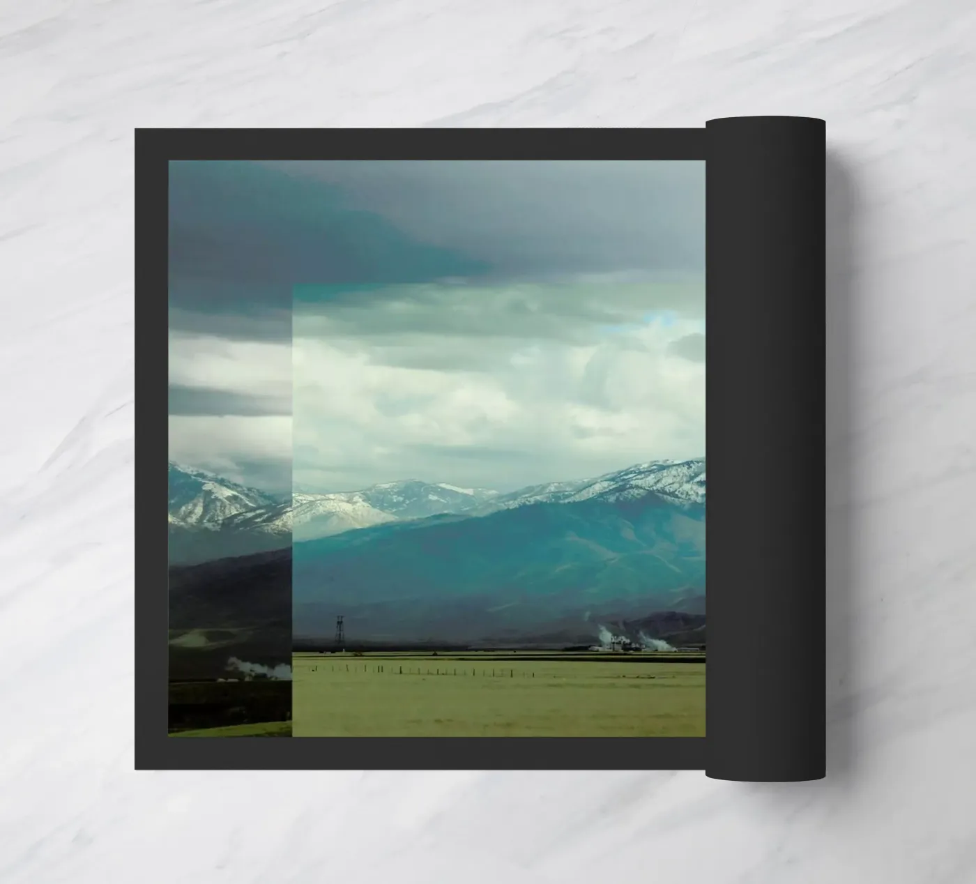 A broken frame Fußmatte von Nicolas Messaritis