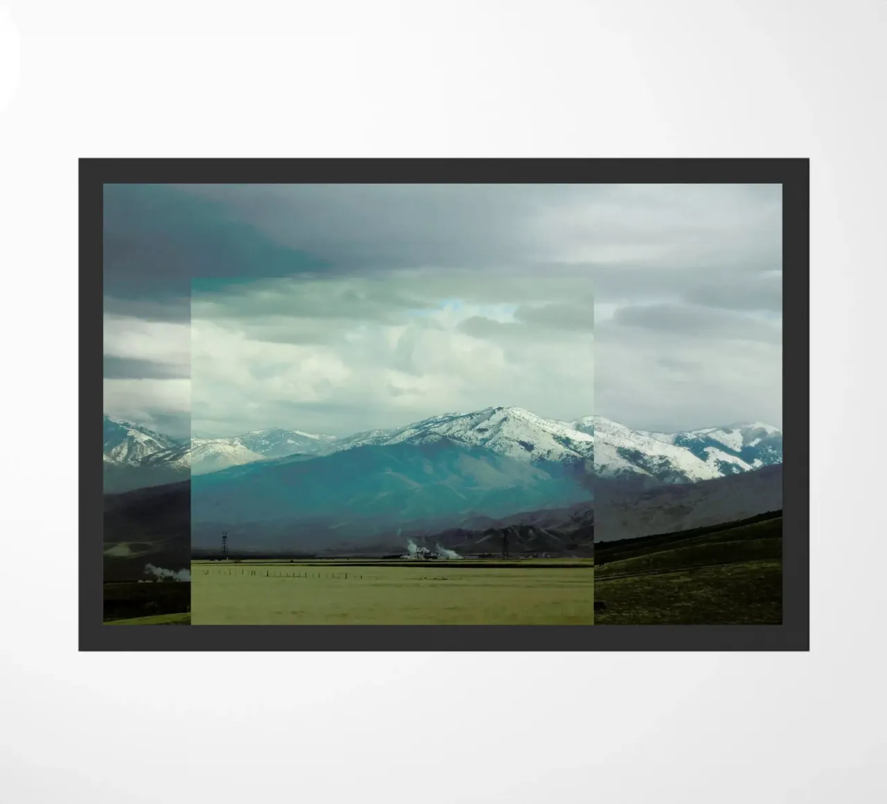 A broken frame Fußmatte von Nicolas Messaritis