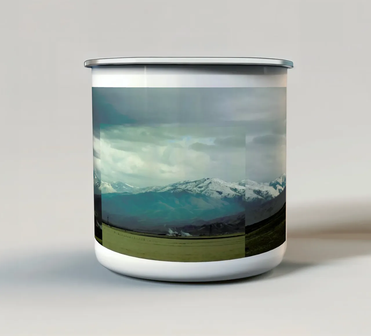A broken frame Emaille Tasse von Nicolas Messaritis