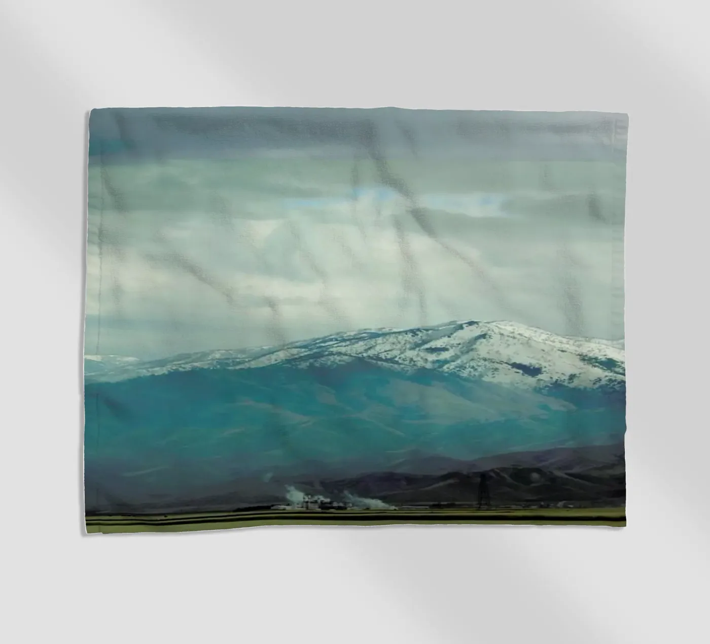 A broken frame strandhanddoek van Nicolas Messaritis