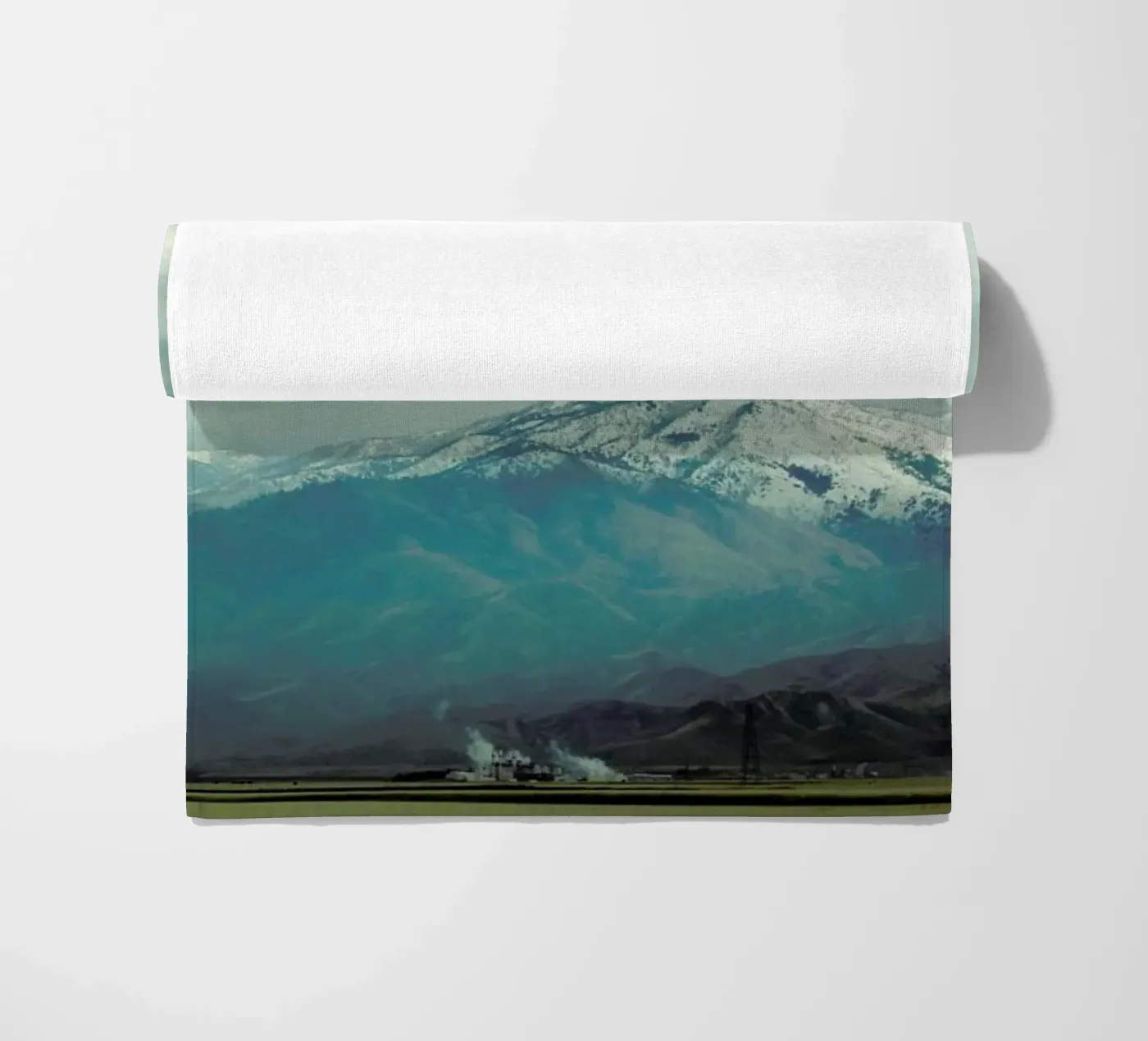 A broken frame strandhanddoek van Nicolas Messaritis