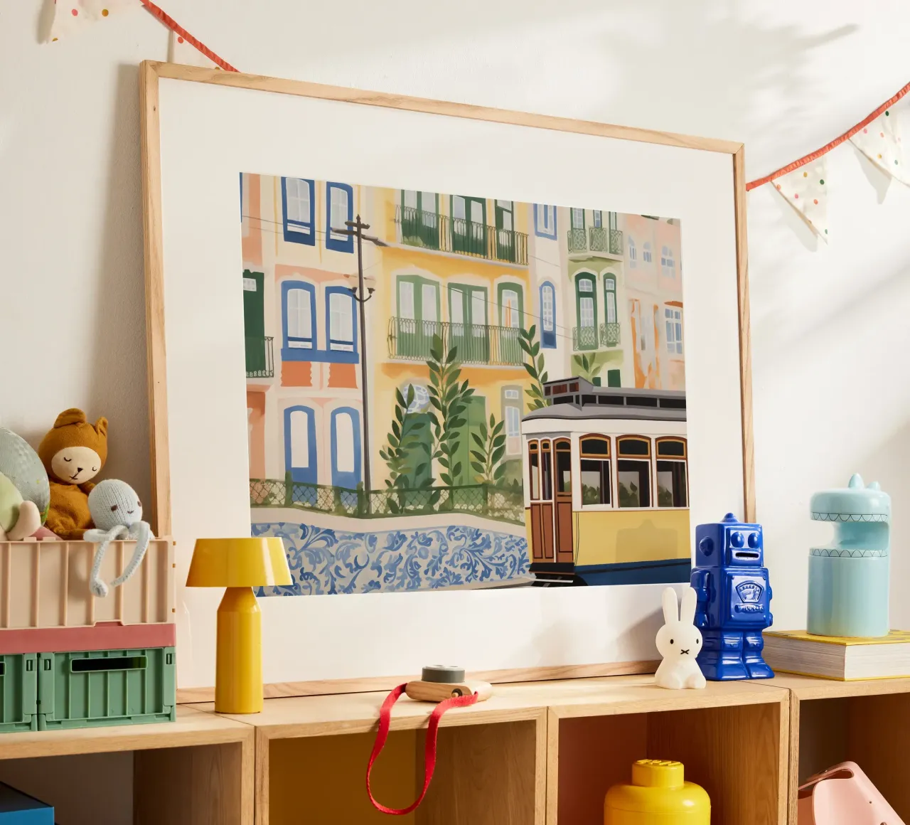 Lisbona, Portogallo, tram di strada, paesaggio acquerello poster con telaio in plastica da Peaches Art Prints