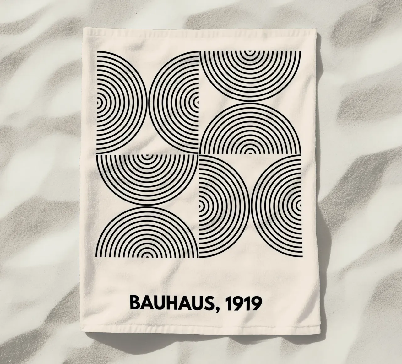 Bauhaus Curves | Black & White Abstract Print telo mare da PrintCessStudio