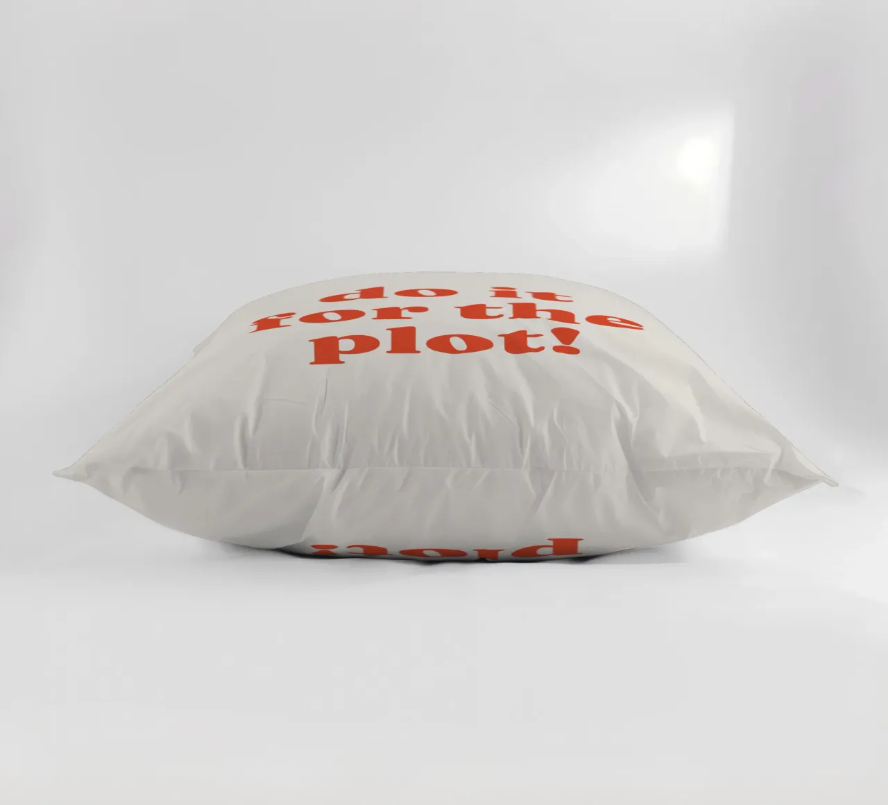 Do it for the plot coussin de lucky club