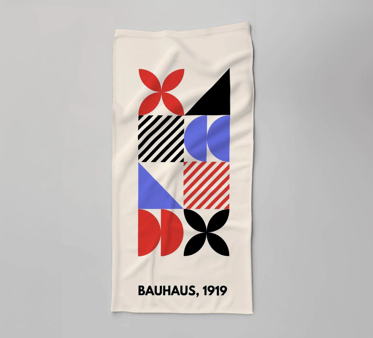 Bauhaus Shapes | Blue, Red & Black Abstract Art Print toalla de baño de PrintCessStudio