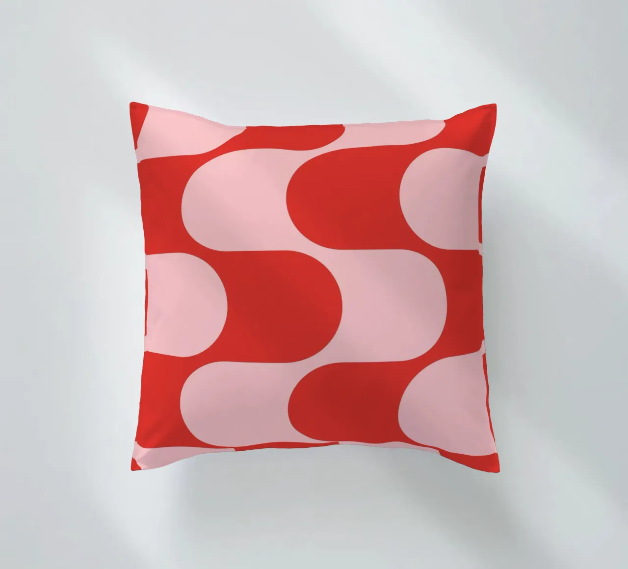 Retro Vibes | Pink & Red 70s-Inspired Art Print cuscino da PrintCessStudio