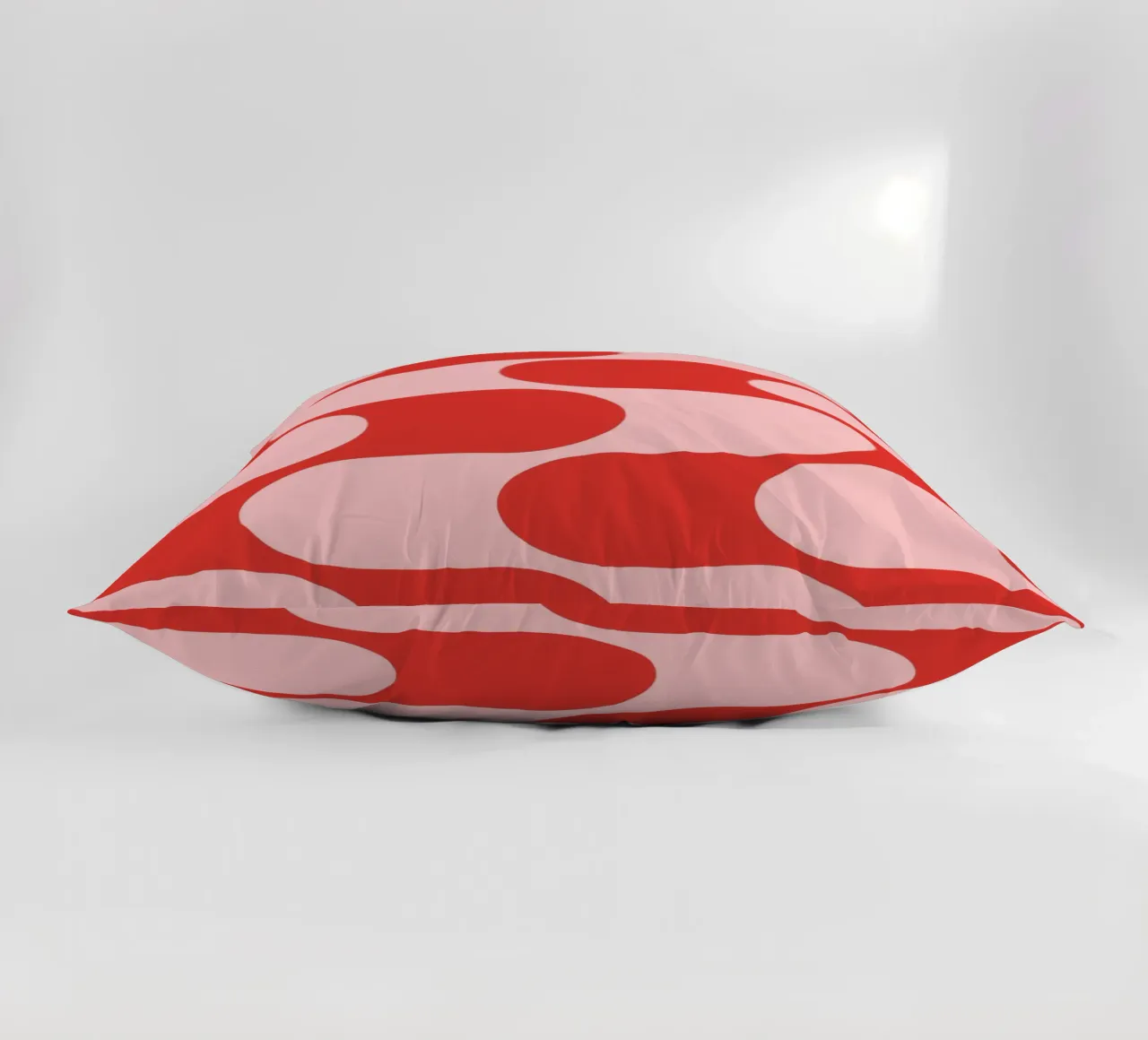 Retro Vibes | Pink & Red 70s-Inspired Art Print cuscino da PrintCessStudio